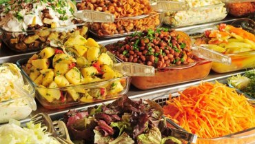 Thưởng thức món chay của người Lào.