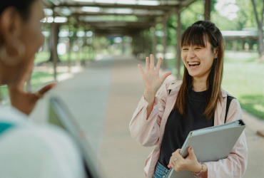 Bài 1: Cách chào hỏi