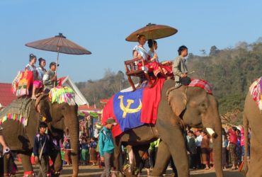 Bài 6: Sắp xếp từ thành câu