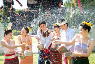 Bài 1: Tìm từ thích hợp