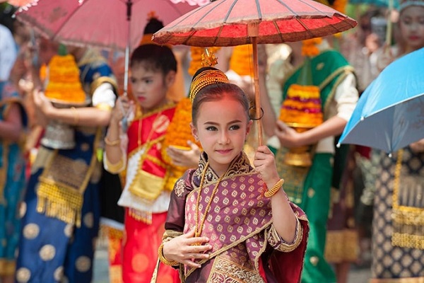 Tháng 4 vui tết người Lào