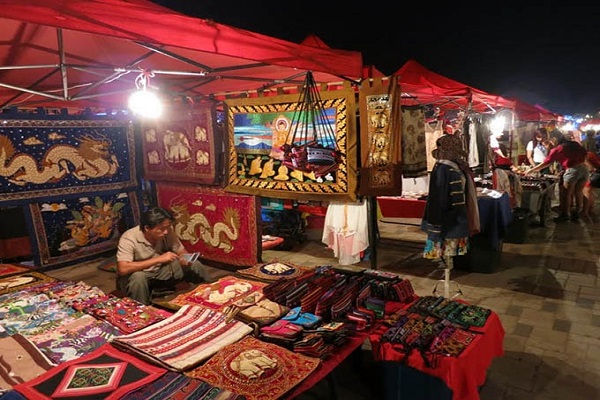 Thỏa thích mua sắm ở Viêng Chăn Lào