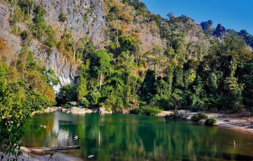 Một lần dừng chân trước Tham Kong Lo, Kham Muon