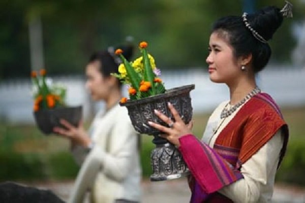 Đến Lào kiêng những gì nhỉ ?