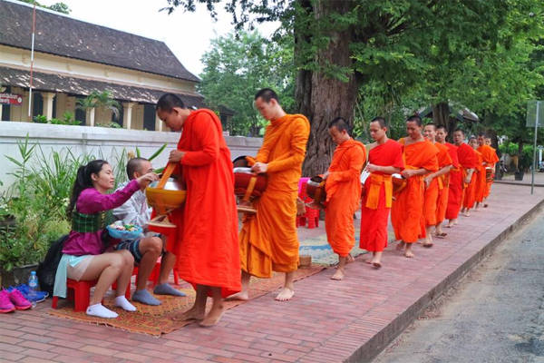 Sống chậm trong chuyến du lịch Luang Prabang