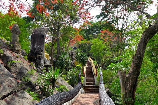 Núi Phou Si là một điểm du lịch nổi tiếng ở Luông Pha Băng
